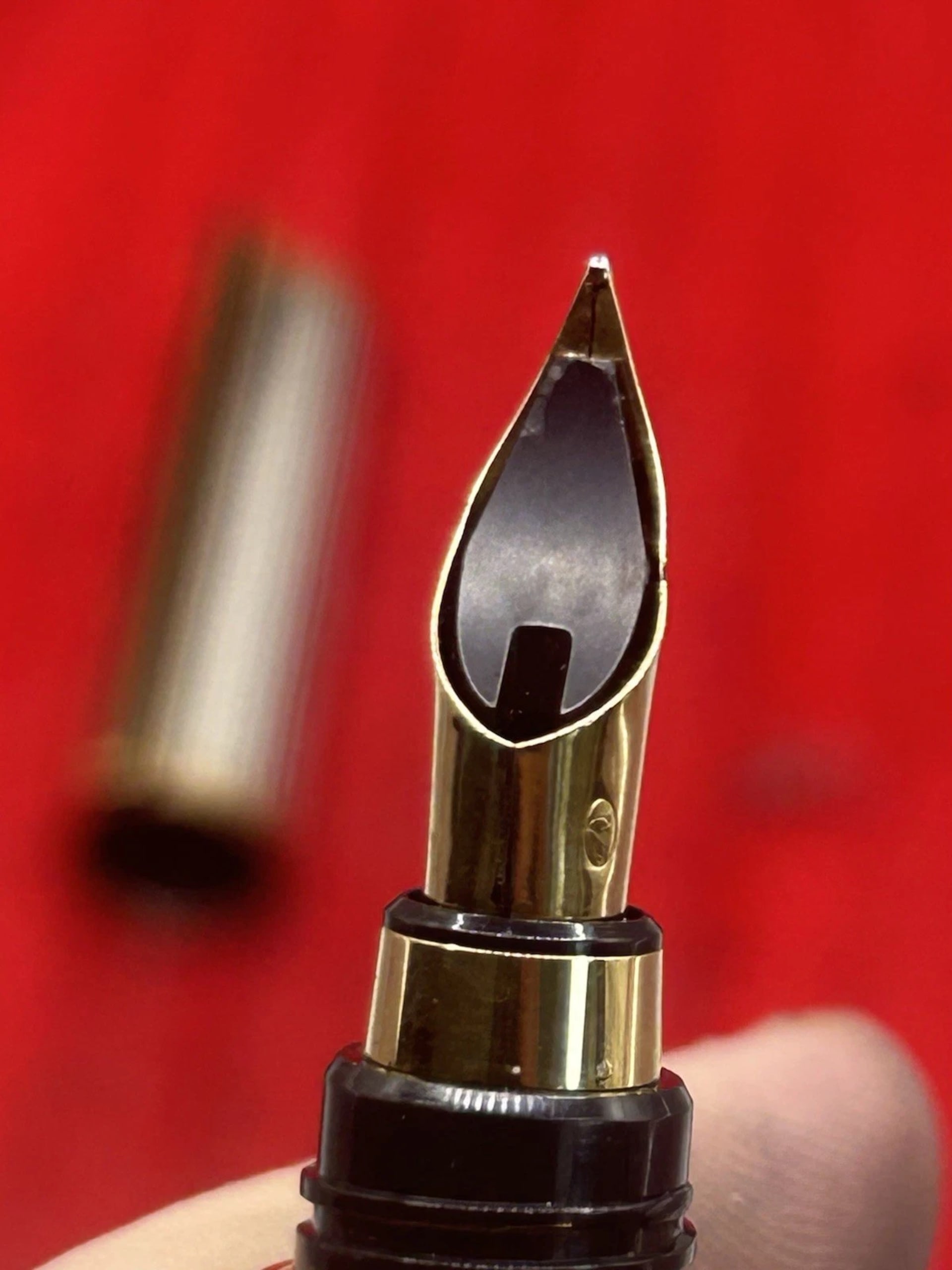 S.T. Dupont Montparnasse Fountain Pen Silver Plated And Gold 18K Nib