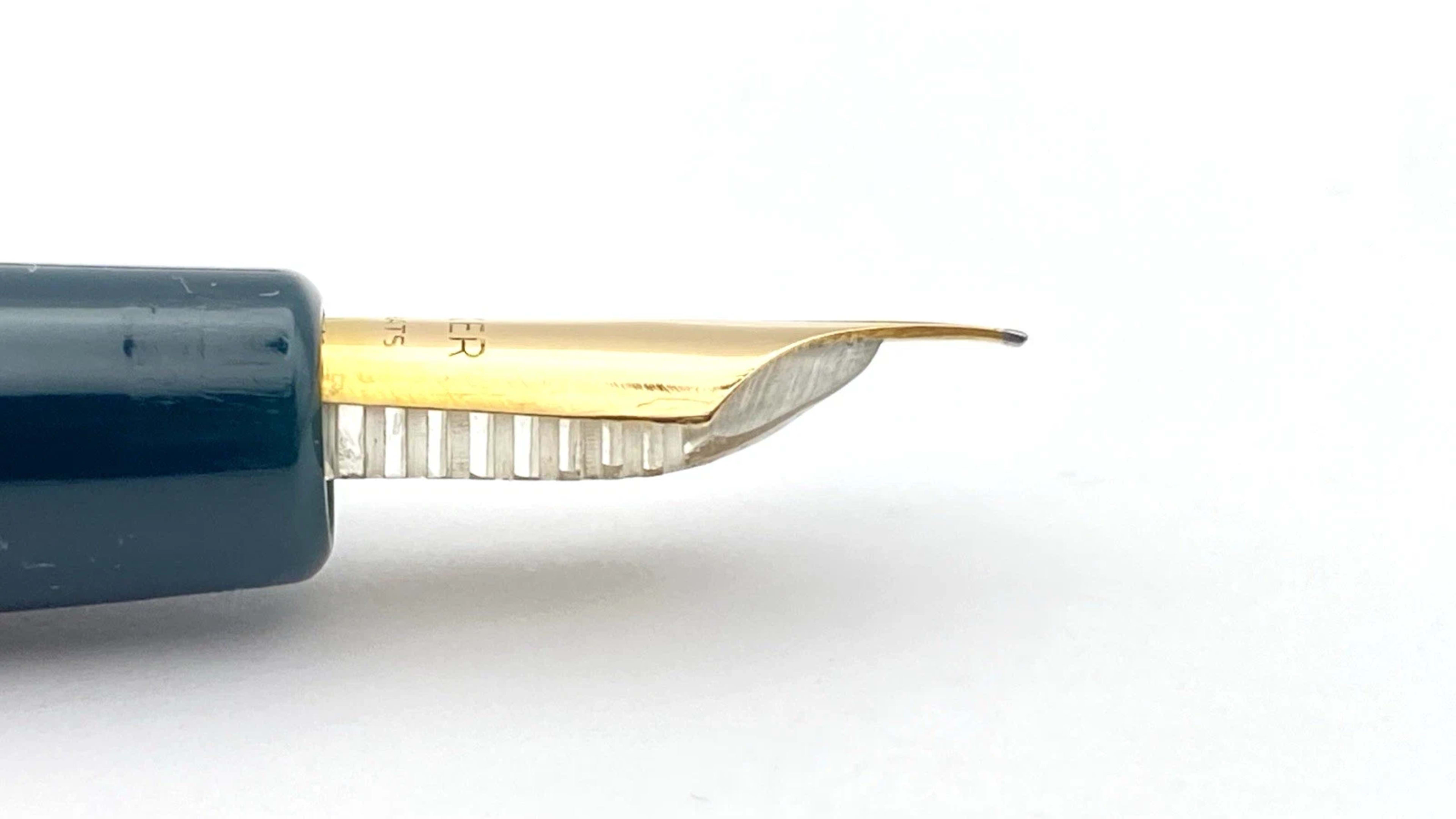 Vintage Parker Demi Vs Fountain Pen Green Semi Flexible 18K Gold Fine NIB France
