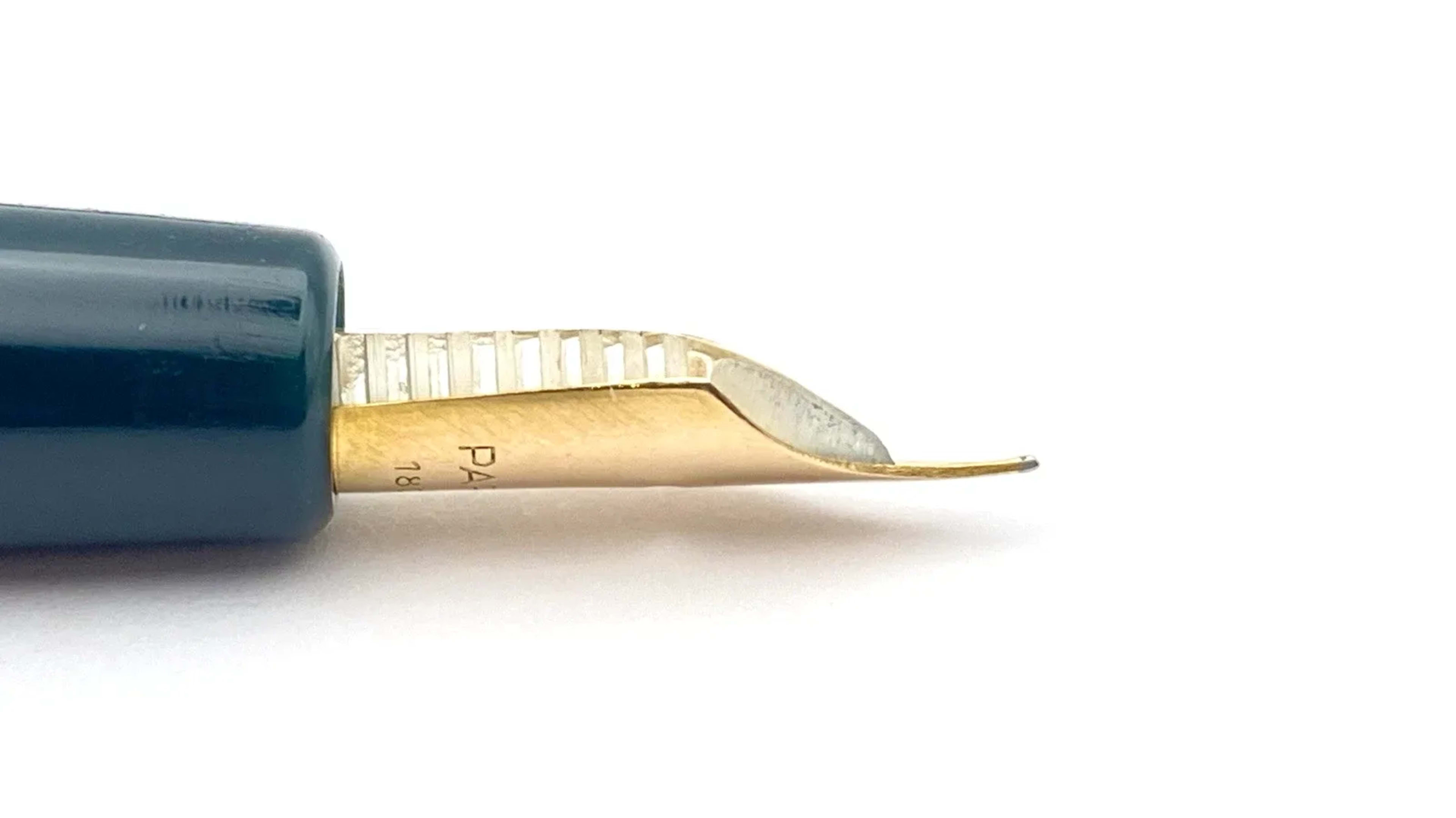Vintage Parker Demi Vs Fountain Pen Green Semi Flexible 18K Gold Fine NIB France