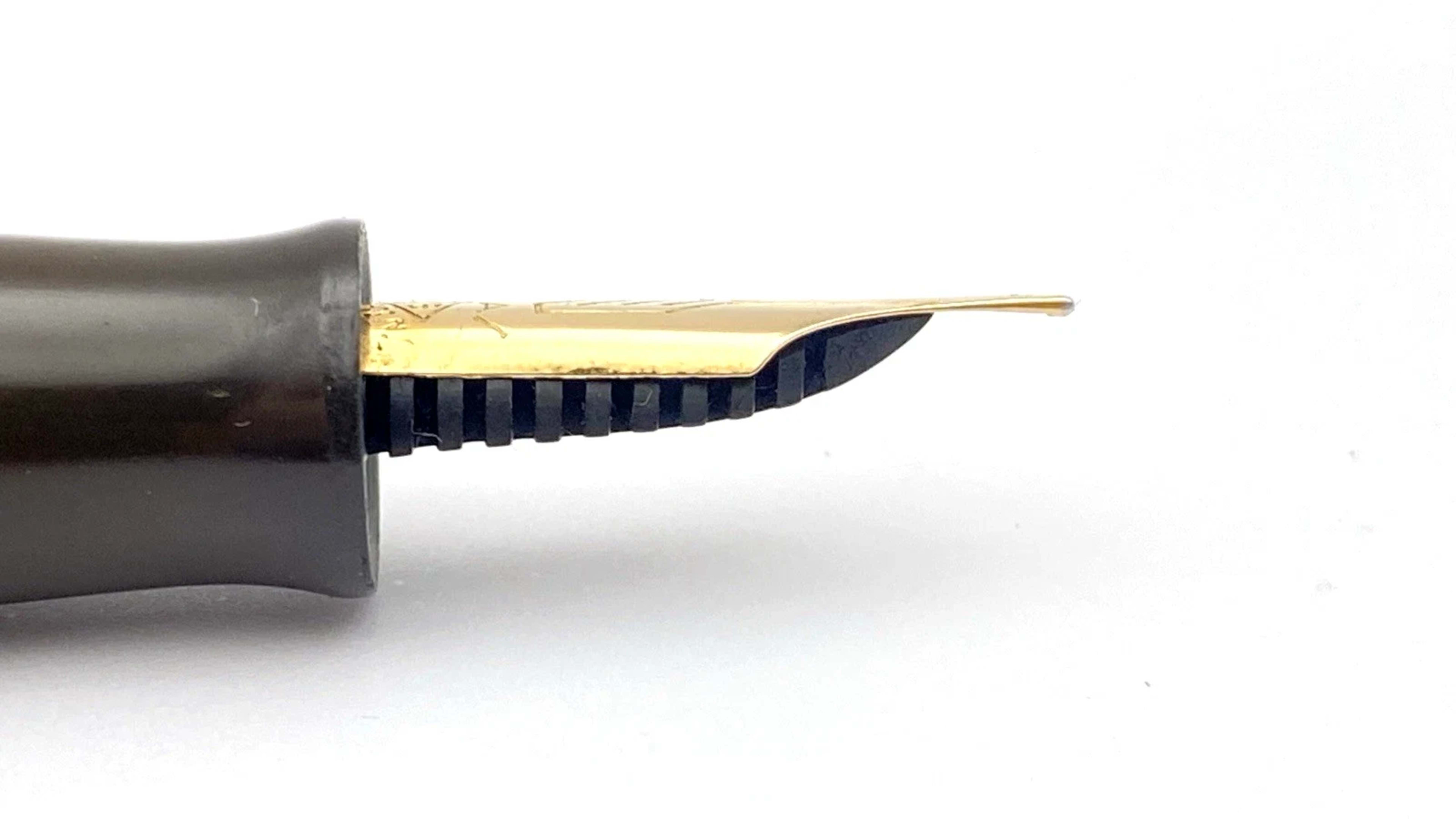 Vintage Large Omas Extra Lucens Fountain Pen Black Flexible 14K Gold Fine NIB