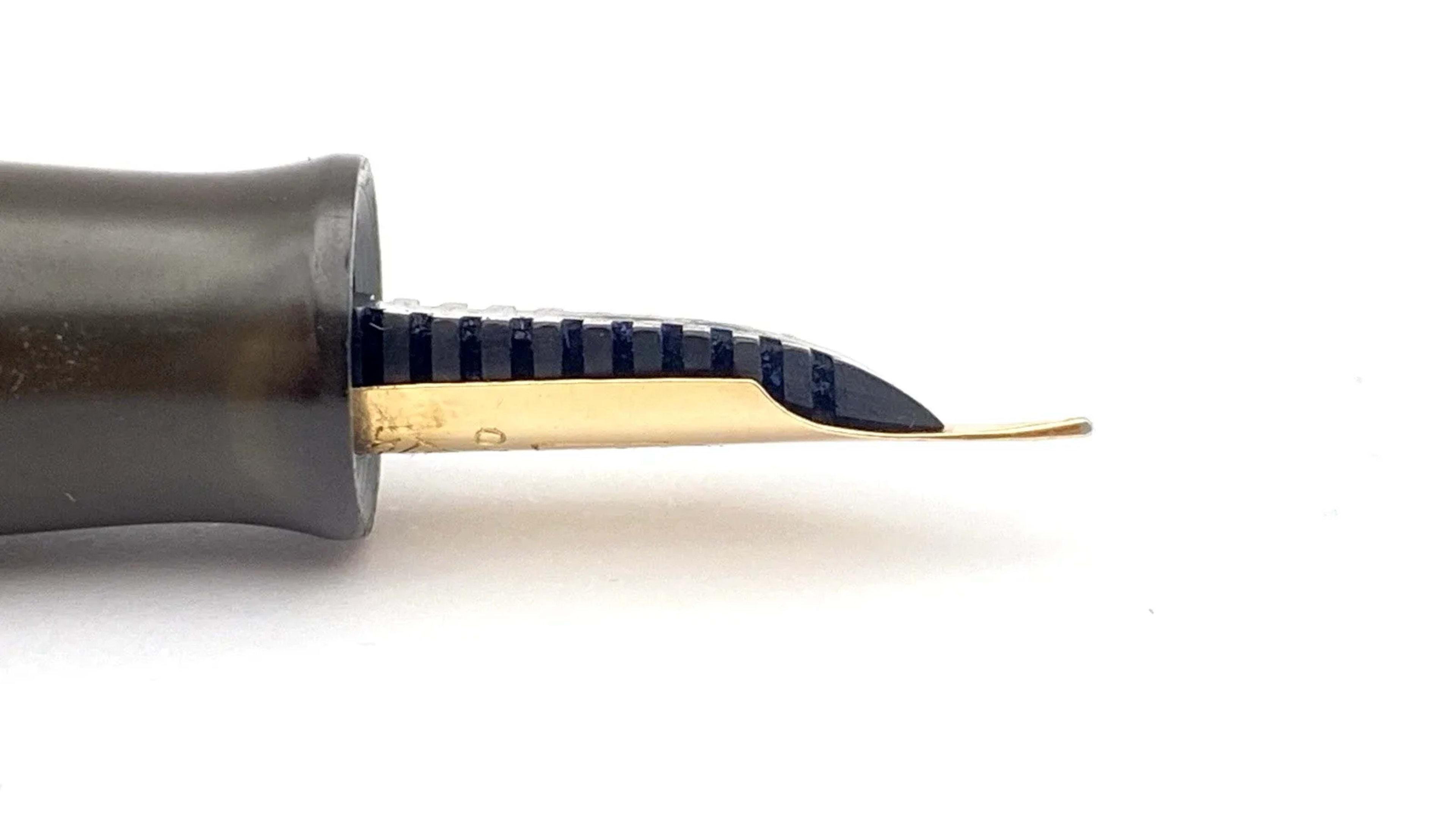Vintage Large Omas Extra Lucens Fountain Pen Black Flexible 14K Gold Fine NIB
