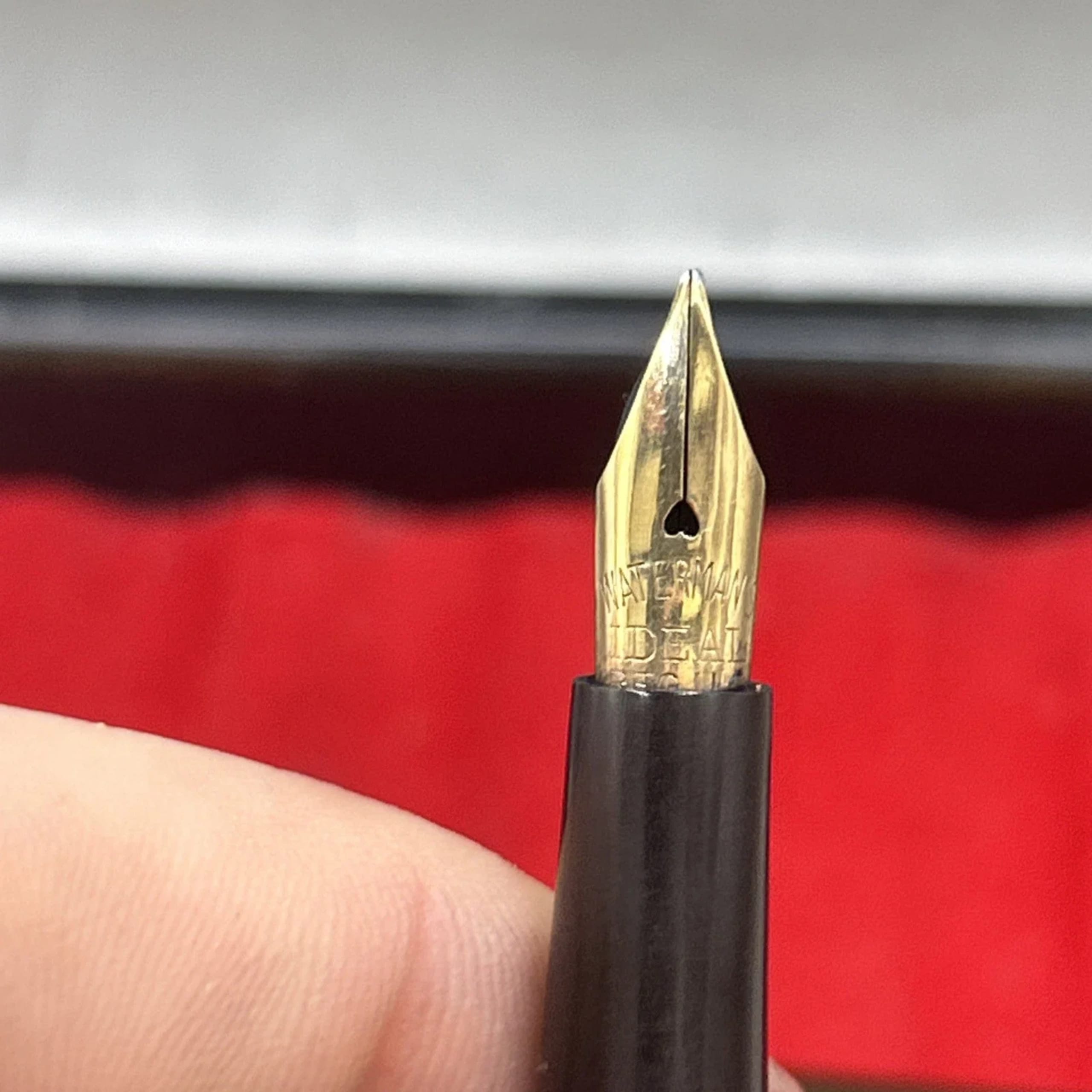 Vintage Waterman 12 Fountain Pen In Black Flexible 14K Gold Medium NIB USA