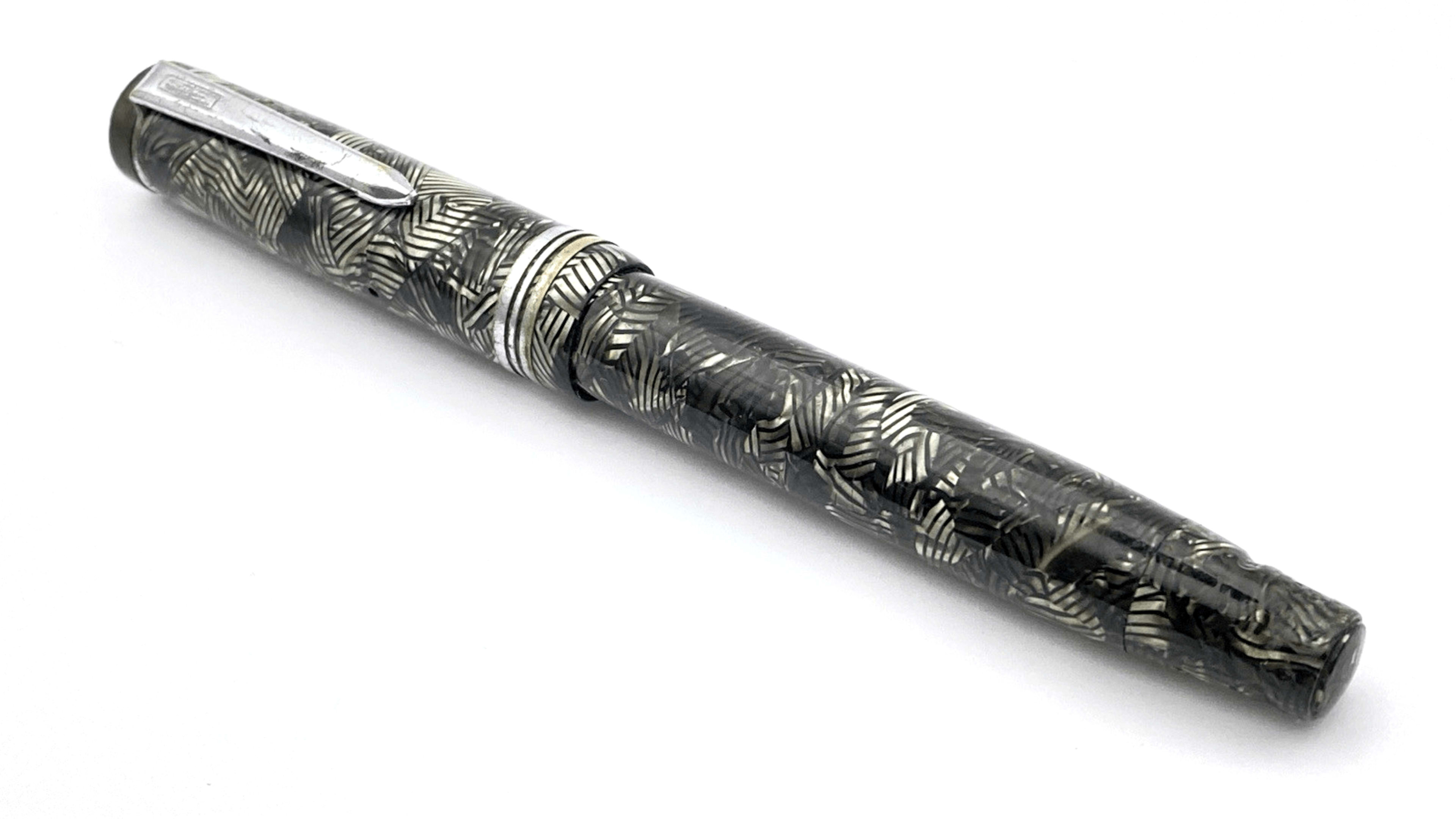 Vintage Mentmore Imperial Fountain Pen In Gray Hatched 14K Gold Fine NIB England