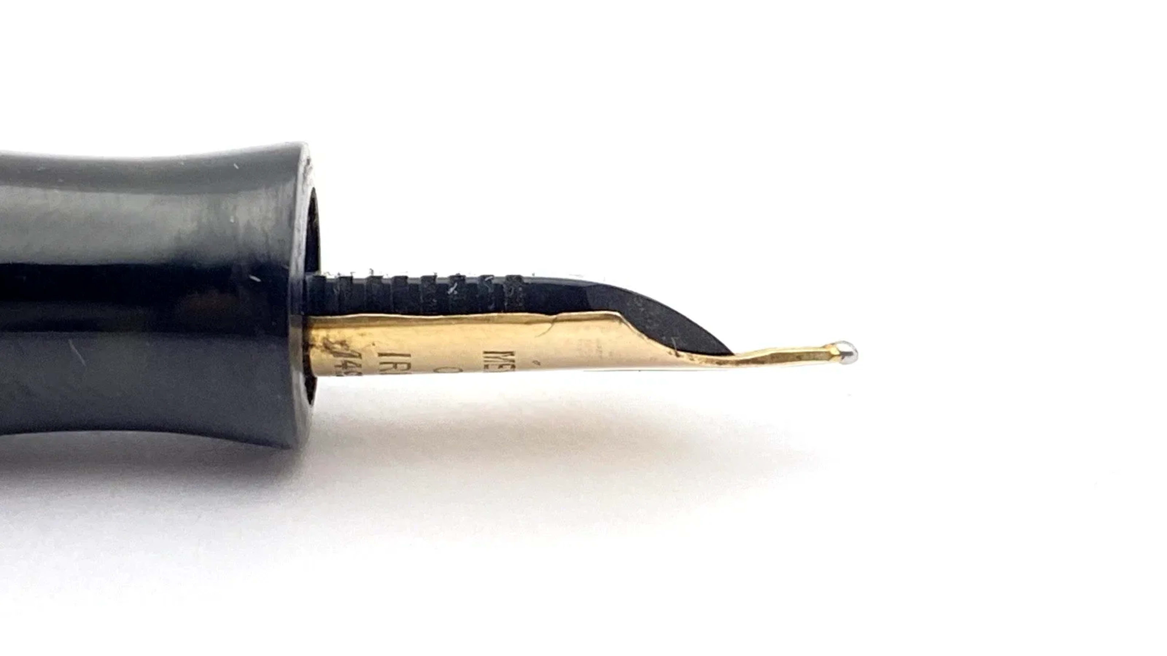 Vintage Mentmore Imperial Fountain Pen In Gray Hatched 14K Gold Fine NIB England