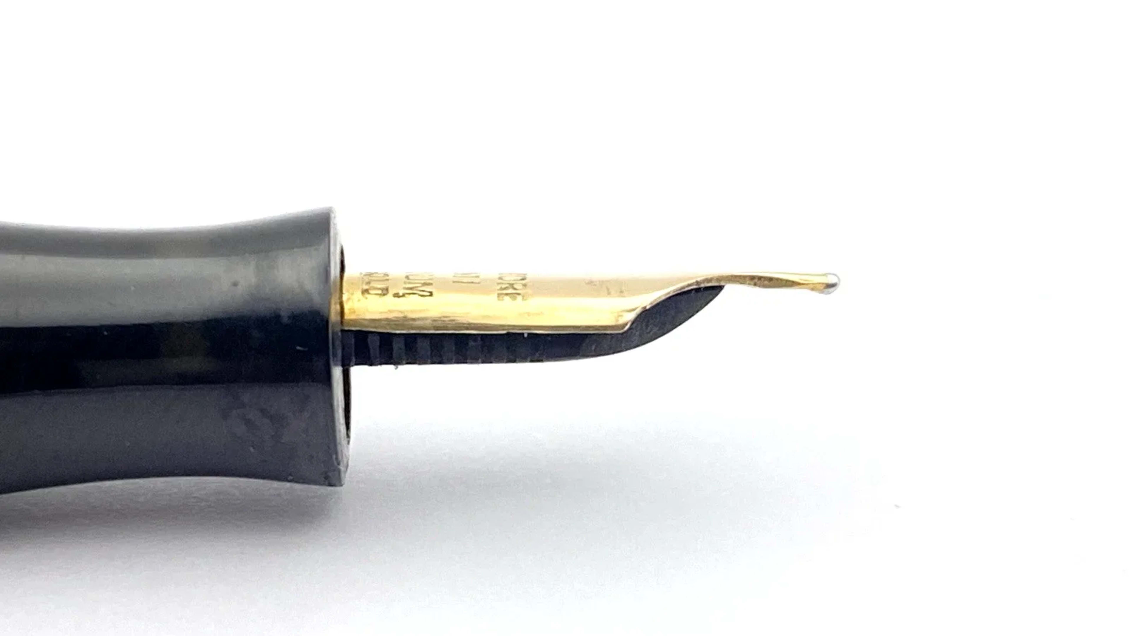 Vintage Mentmore Imperial Fountain Pen In Gray Hatched 14K Gold Fine NIB England