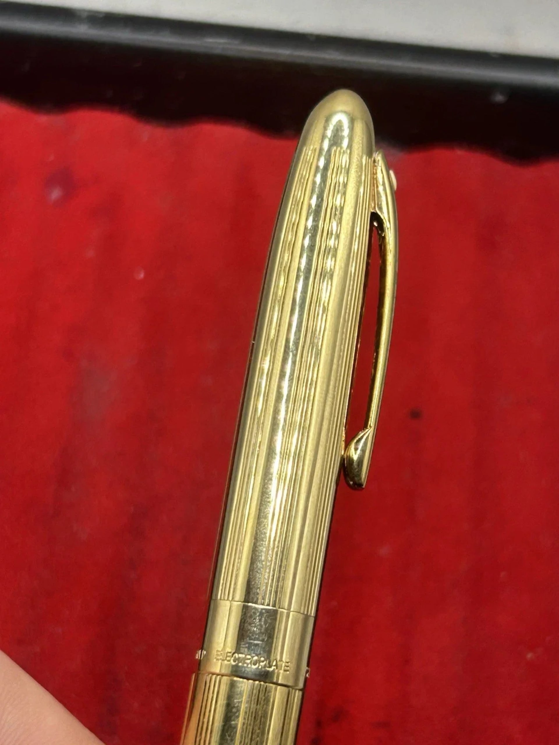 Sheaffer Crest 590 Gold Plated 18K Gold Nib Fountain Pen