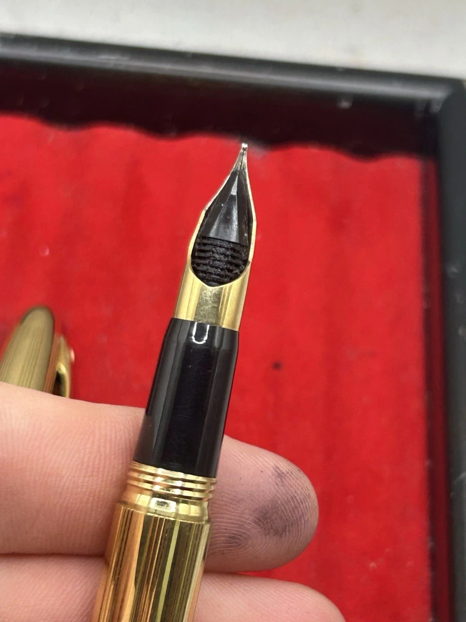 Sheaffer Crest 590 Gold Plated 18K Gold Nib Fountain Pen
