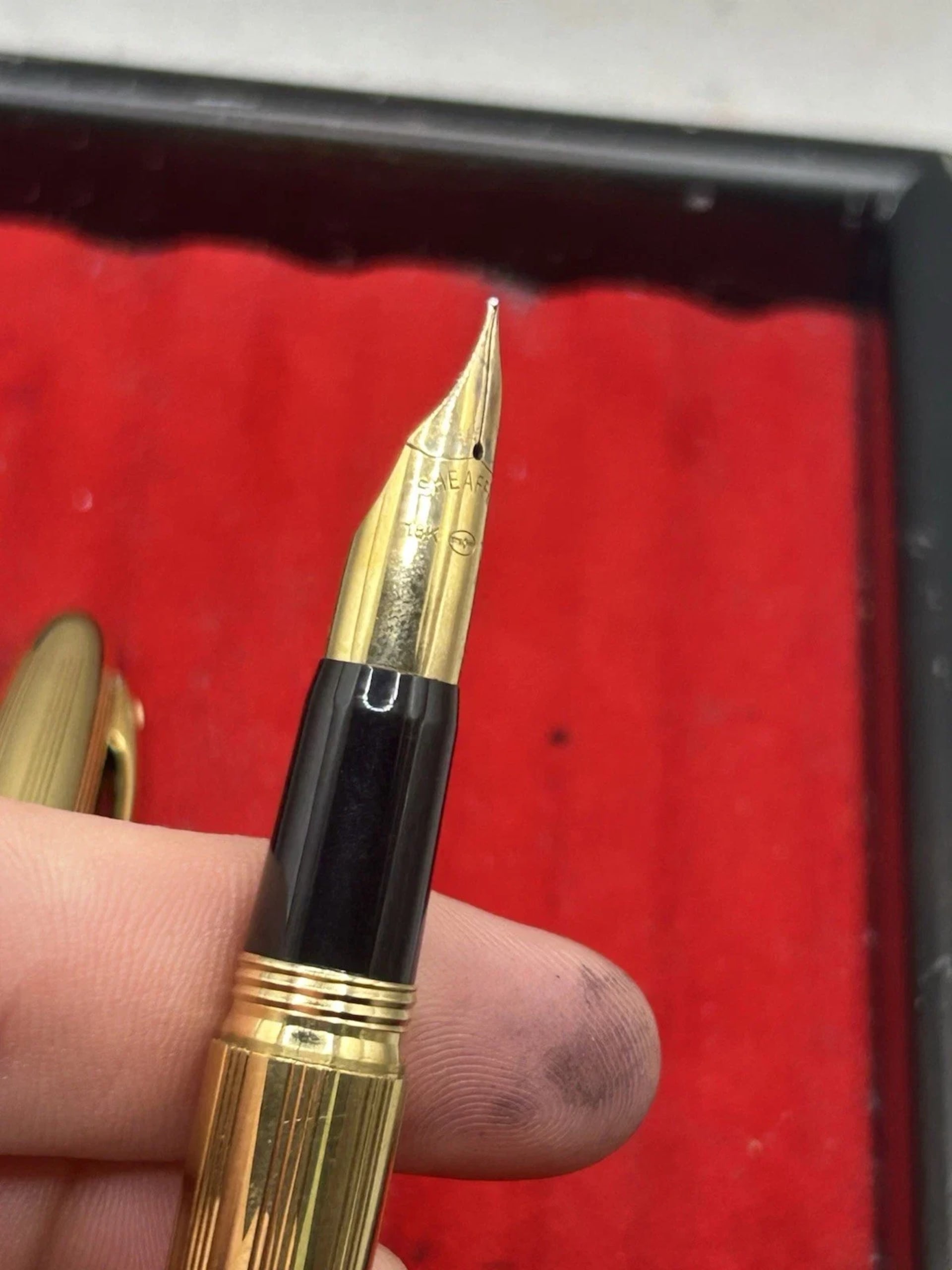 Sheaffer Crest 590 Gold Plated 18K Gold Nib Fountain Pen