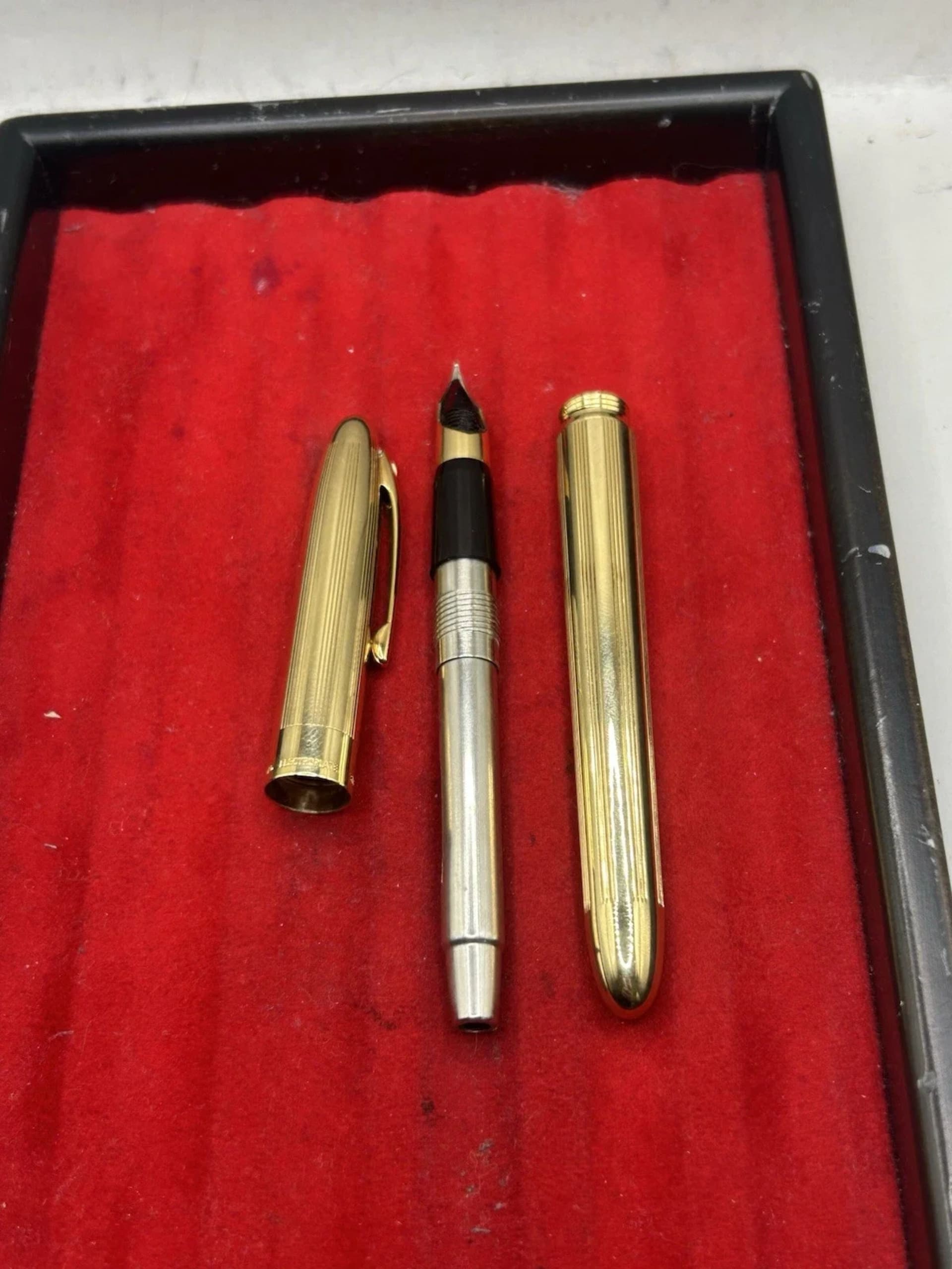 Sheaffer Crest 590 Gold Plated 18K Gold Nib Fountain Pen