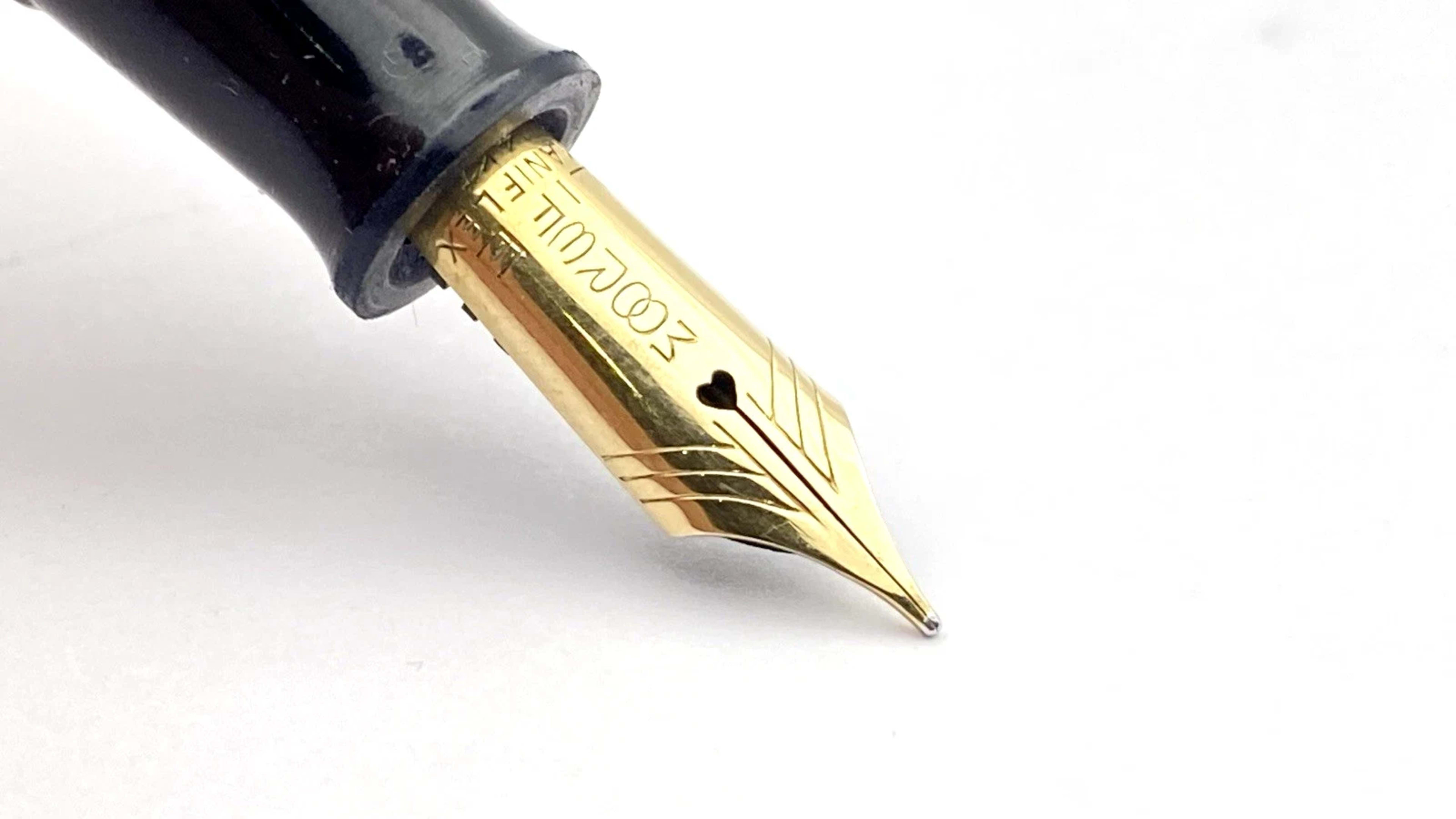 Vintage Moore 90A Fountain Pen In Green And Black Springy 14K Gold Fine NIB USA