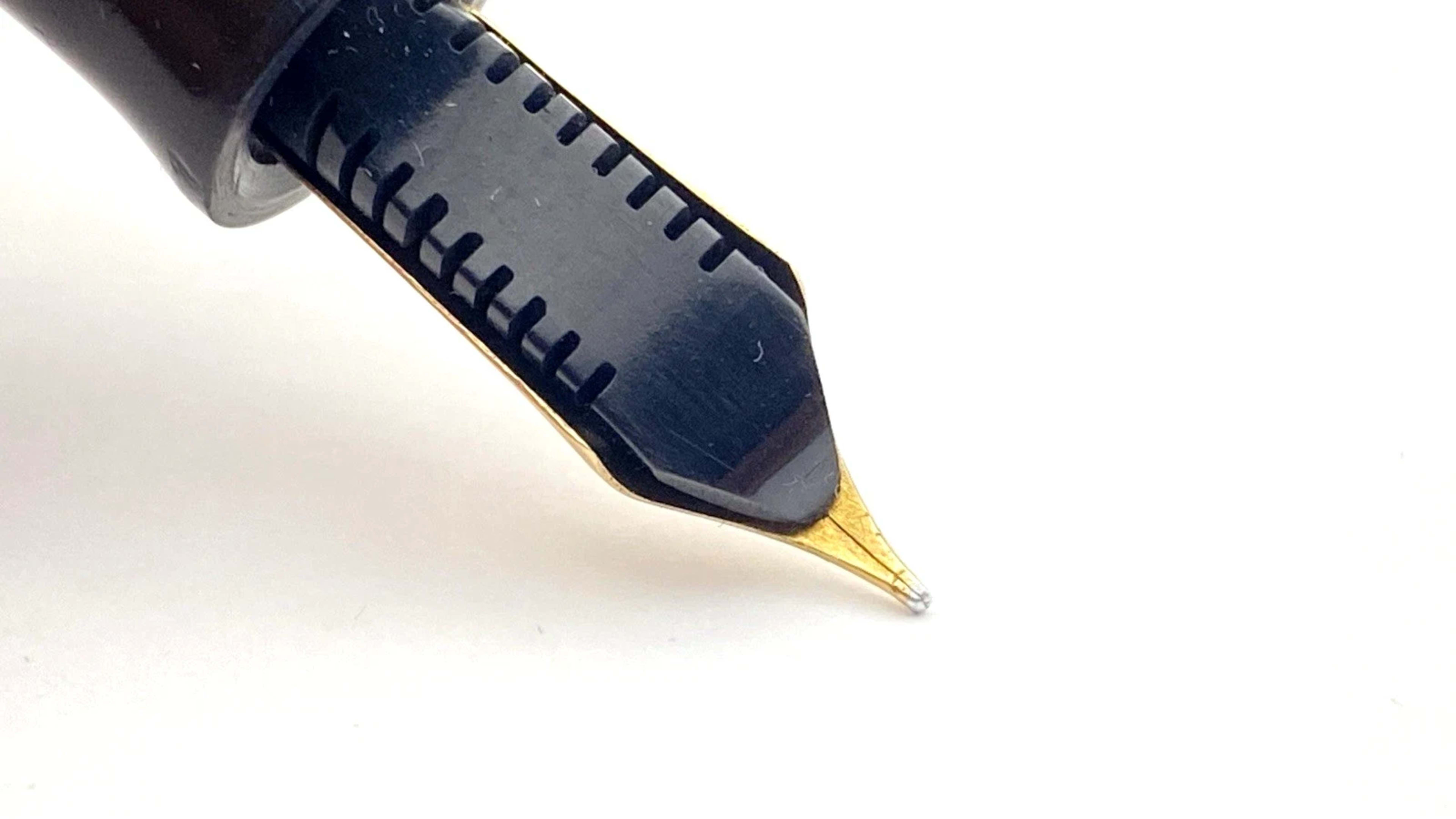 Vintage Parker Senior Duofold Fountain Pen In Red Marble 14K Gold Fine NIB Sb