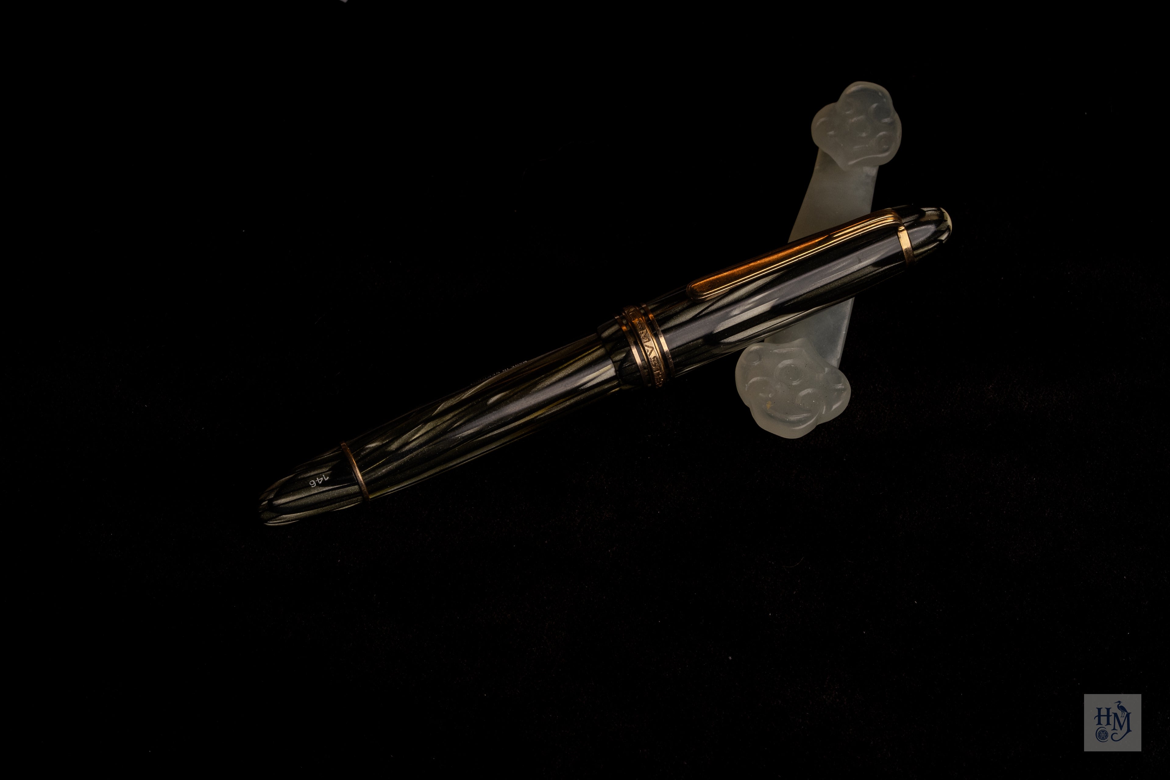 Montblanc 146 1952, Grey Striated Celluloid GPT, #6 14C Bi-Tone EF Nib