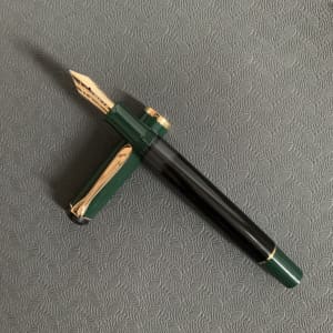Pelikan m250 Green-Black, 14k M nib, Fountain Pen 1
