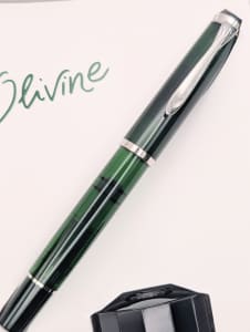 Pelikan M205 Olivine Special Edition (2018) – Fountain Pen - Nib M - Mint/Uninked 1