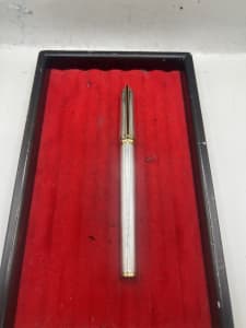 S.T. Dupont Montparnasse Fountain Pen Silver Plated And Gold 18K Nib 1