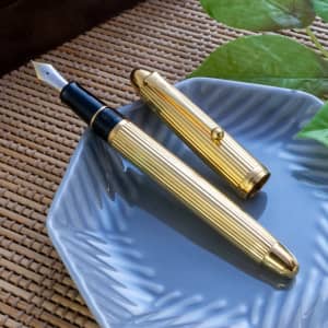 1990s Vintage Pilot Custom 745 Gold Pinstripe 18K #10 Gold F Nib Fountain Pen 1