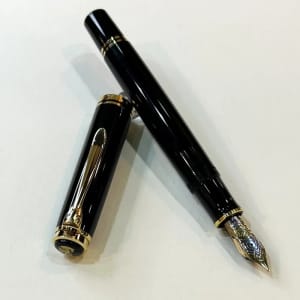 Preowned Pelikan Souverän M800 Black Fountain Pen 1