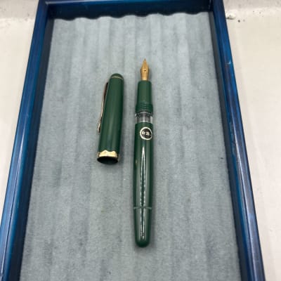 MONTBLANC Monte Rosa 042G Green Piston Fountain Pen 14k M Nib Near Mint