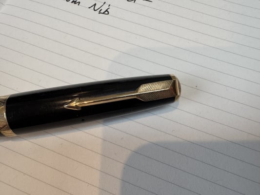 Parker Duofold NS England (1960s?) - Standard size, black, with 14K Gold M Nib