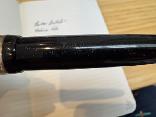 Parker Duofold NS England (1960s?) - Standard size, black, with 14K Gold M Nib