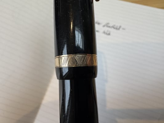 Parker Duofold NS England (1960s?) - Standard size, black, with 14K Gold M Nib