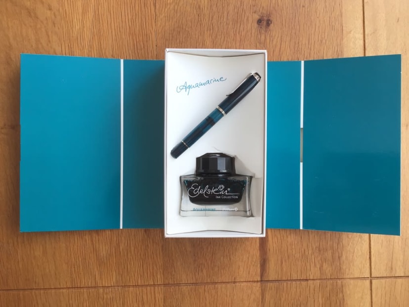 Pelikan M205 Classic Aquamarine Fountain Pen set 1