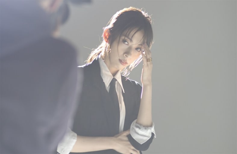 明日海りおファン必見！美しすぎるオフショットをチラ見せ。メイキング