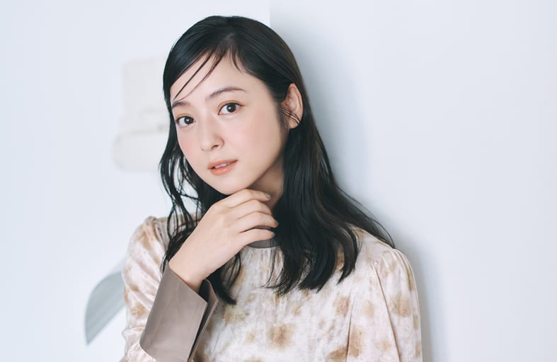 冬旅に欠かせないアイテムも！ 佐々木希が家族でスキーと美食を堪能