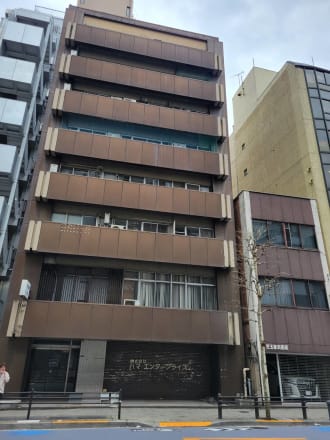 【写真】赤坂通沿いの広域暴力団「住吉会」9階建て旧本部ビルは、円満に再開発されるのか？（伊藤 博敏） | 現代ビジネス | 講談社