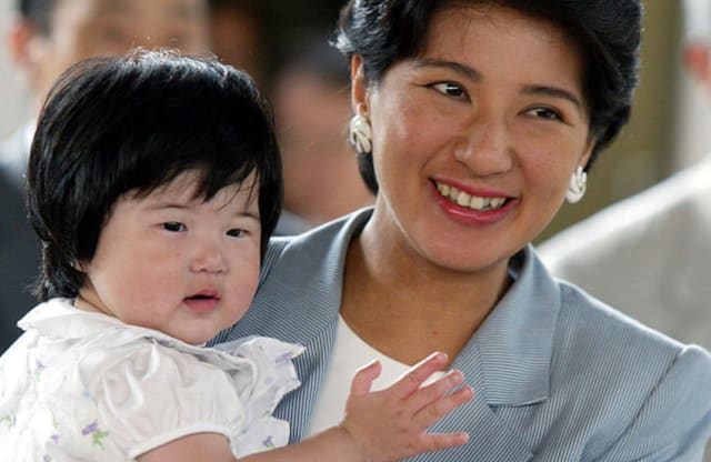 皇室、皇太子殿下・雅子さまの長女愛子さま宮内庁病院退院時の写真