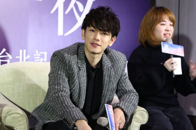 写真】佐藤健、色っぽすぎる「黒髪短髪×スーツ姿」「ほっぺプク〜」に