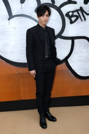 写真】岩田剛典「前髪アリ」の黒スーツ姿に悶絶…「かっこいいむり
