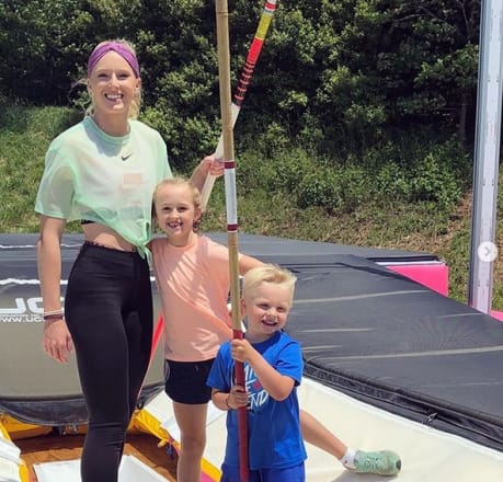 写真】棒高跳び美女、サンディ・モリスの「ビキニ＆美腹筋」がスゴ