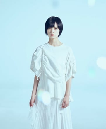 写真】平手友梨奈さん、まさかの「ショートパンツ×パーカー姿」が