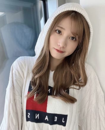 写真】“めるる”こと生見愛瑠、もちもち美肌が映える白パーカー姿に