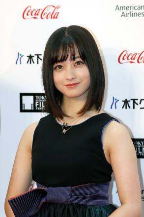 【写真】橋本環奈、ドキッとする「白衣×サンタコス」にファン悶絶…！「天使超えて女神」「反則だ」の声（現代ビジネス編集部） | 現代ビジネス | 講談社