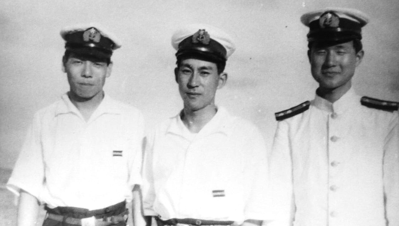 太平洋戦争」を描いた映画や漫画でかならず問題になる「敬礼」と