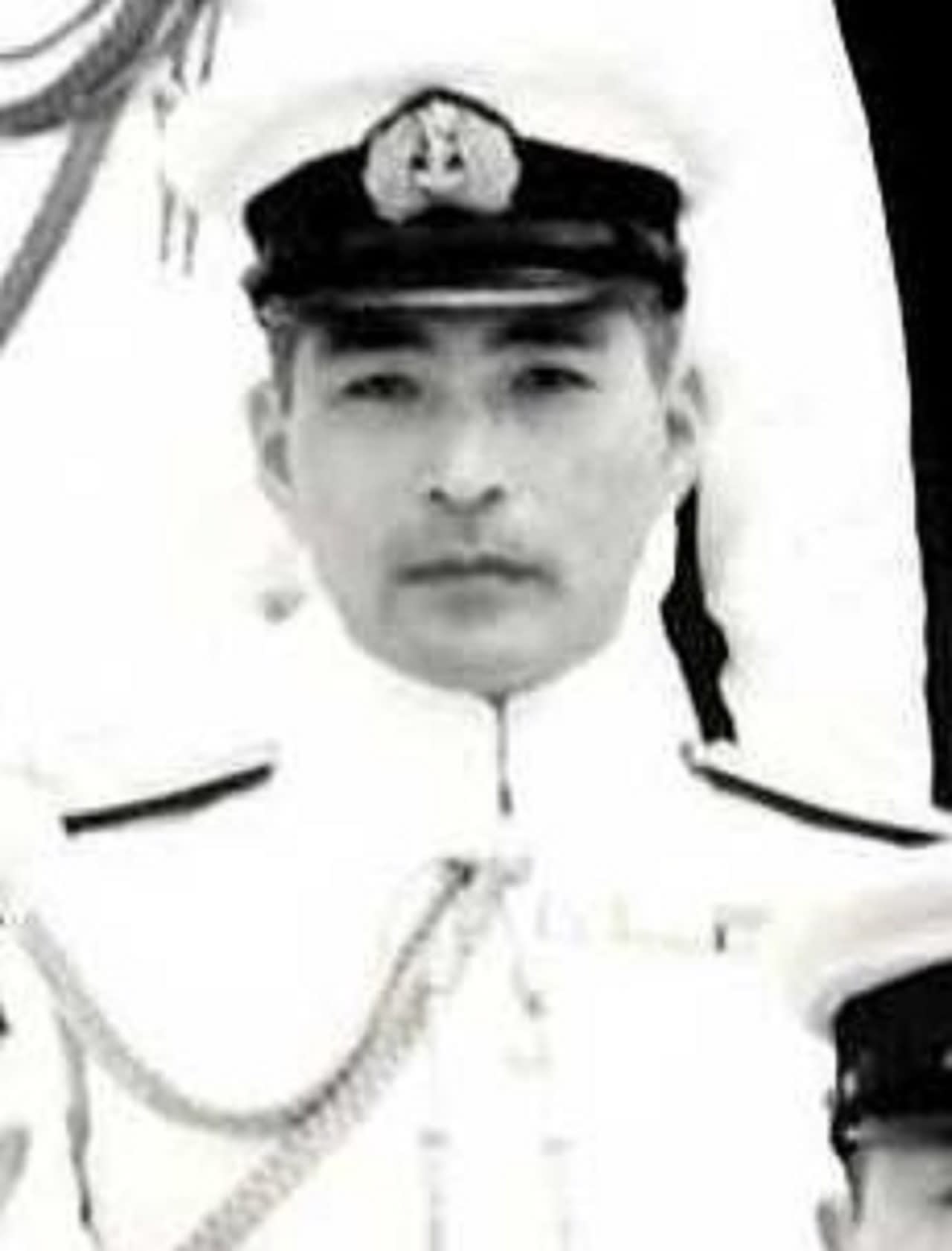 【終戦80年】・海軍会員章 ・陸軍海軍将官一覧・ 国防大写真帖 等5点 終戦80年】・海軍会員章 ・陸軍海軍将官一覧・ 国防大写真帖 等5点