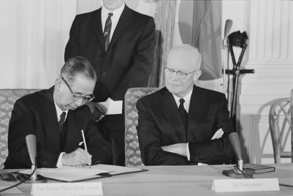 吉田茂と安全保障政策の形成 : 日米の構想とその相互作用,1943～1952年 吉田茂と昭和史』（井上 寿一）｜講談社