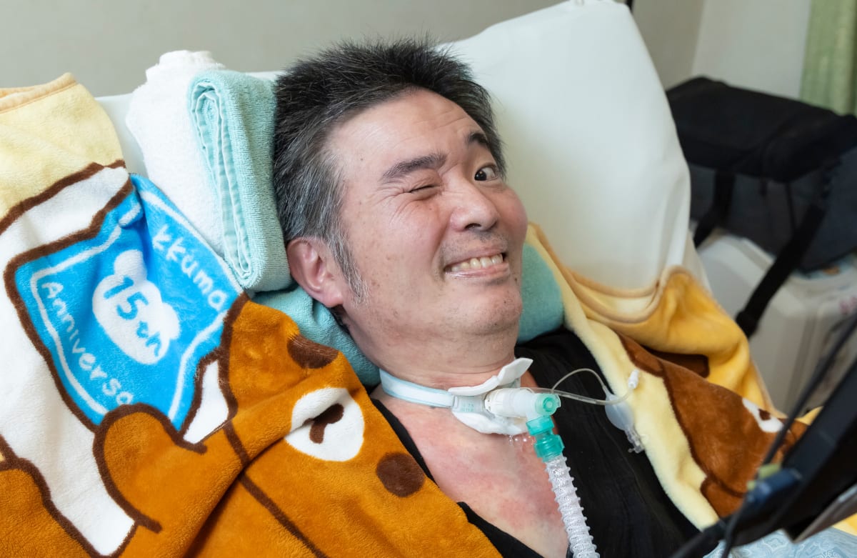 ALS公表から6年半、ニャンちゅう声優・津久井教生が「右手」「右手 