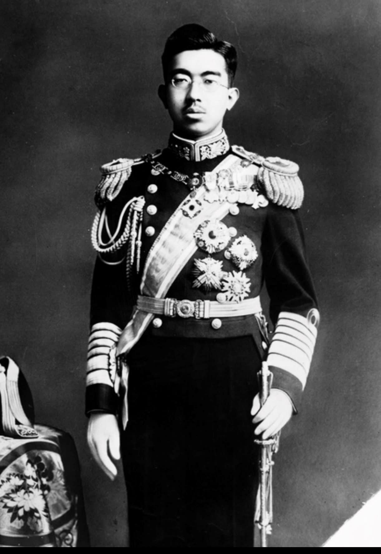 大元帥陛下」と呼ばれていた昭和天皇の「陸海軍での階級」は