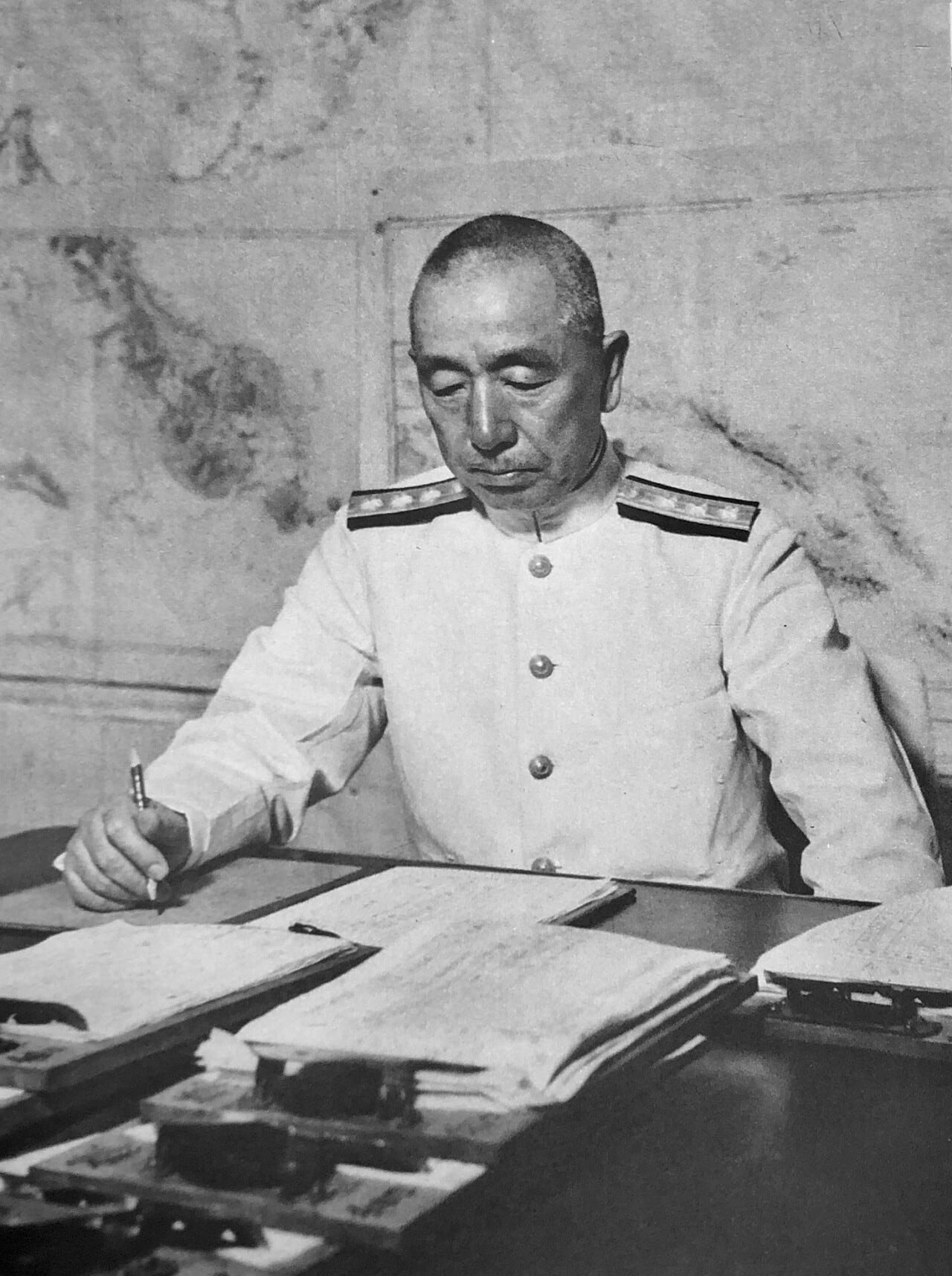 上には甘く、下に厳しい」…「捕虜」となって生還した旧日本海軍