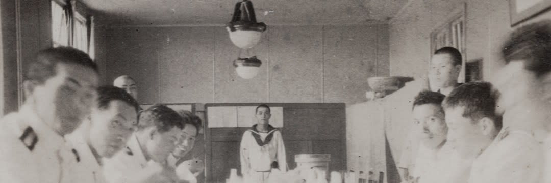出撃前に部下に「卒業成績」がばれる…「日本海軍の集合写真」に隠され