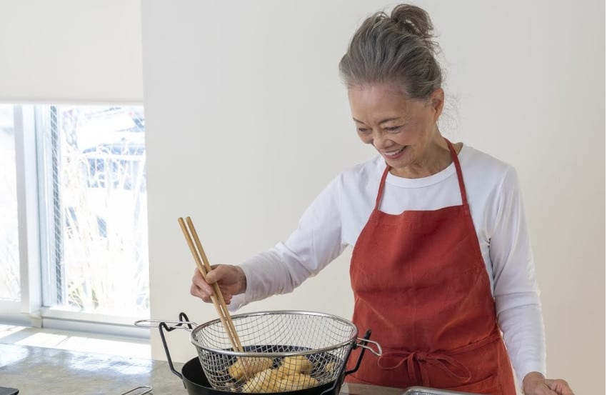 有元葉子の「究極のエプロン」。「見た目にも美しい」デザインで