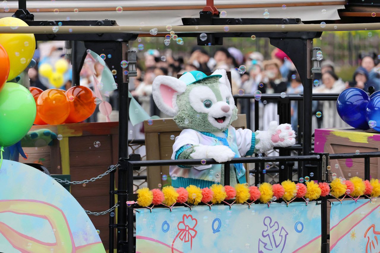 ダッフィー＆フレンズ」20周年、7人の“虹色グラデーション”に込められ
