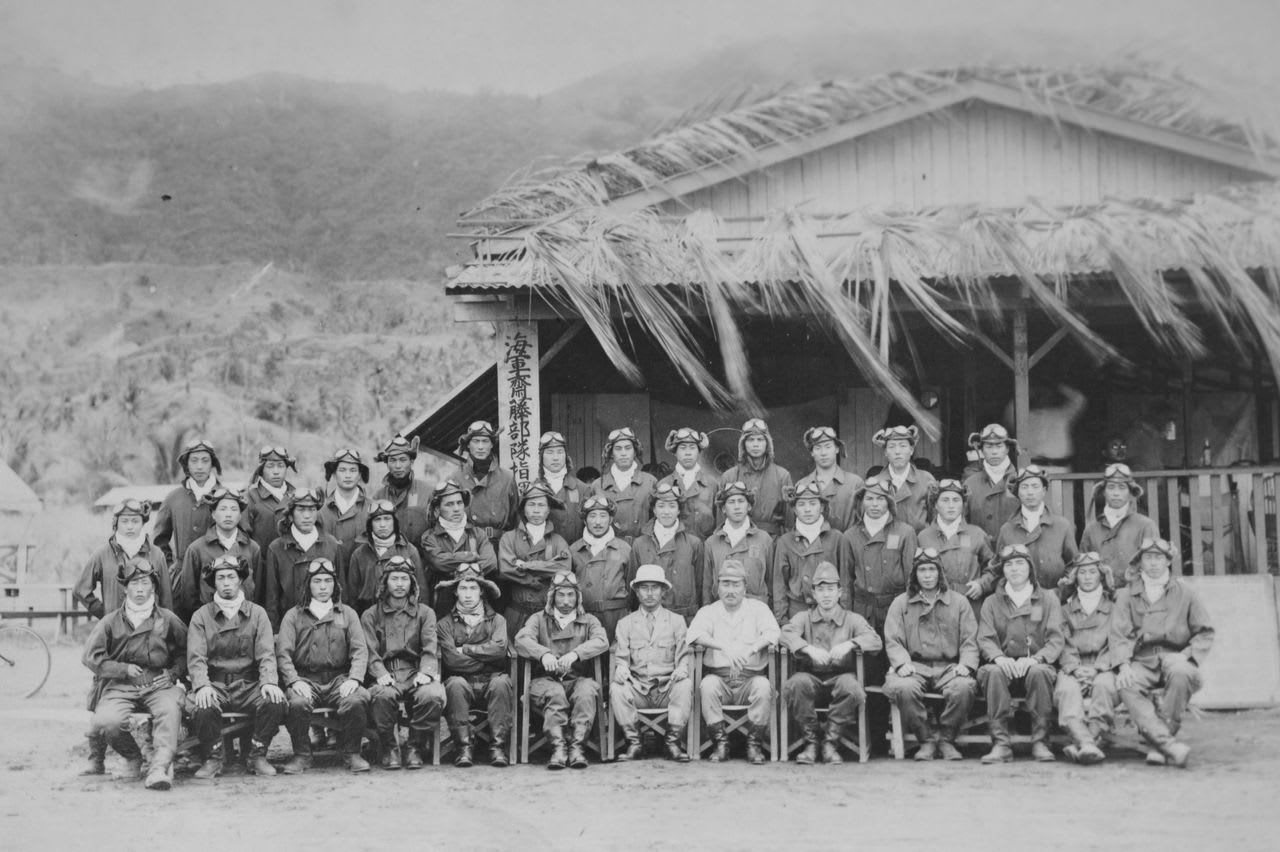 昭和19年 南太平洋アンガウル島激戦生還記念 陸軍 五三桐 記章 昭和19年 南太平洋アンガウル島激戦生還記念 陸軍 五三桐 記章 昭和