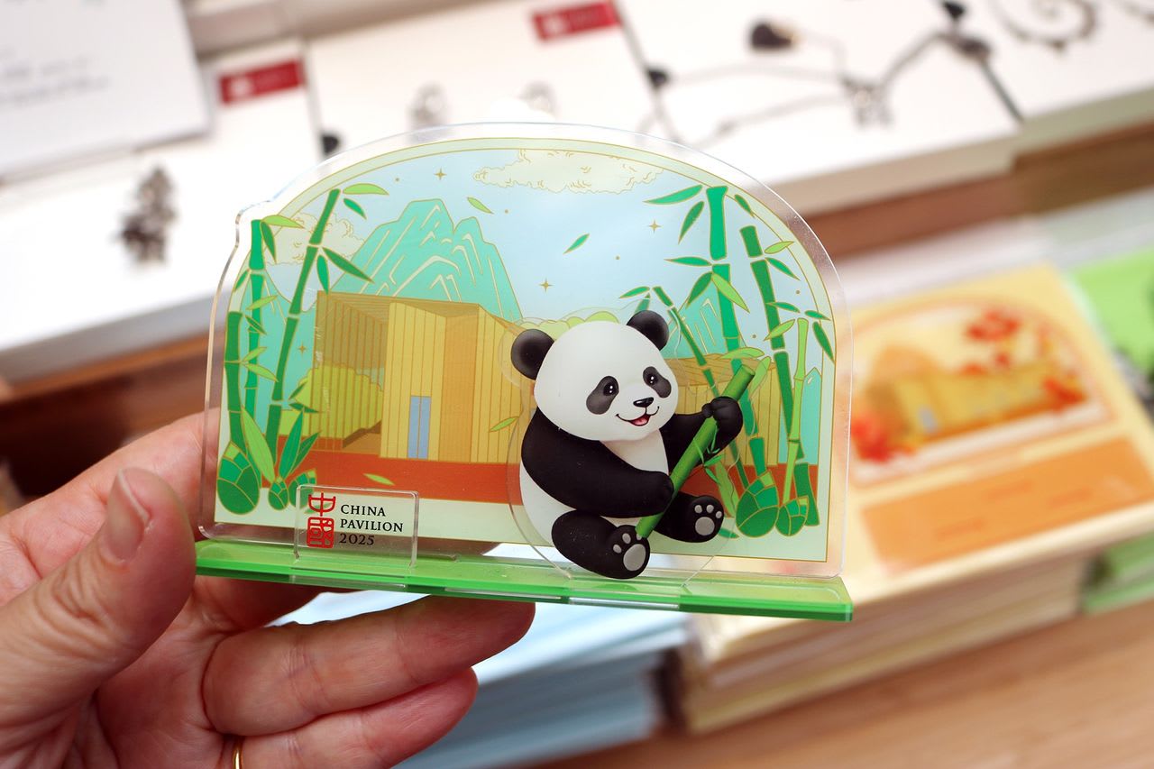 非売品・関係者入手】中国パビリオン 中国伝統楽器 パンダ ピンバッジ