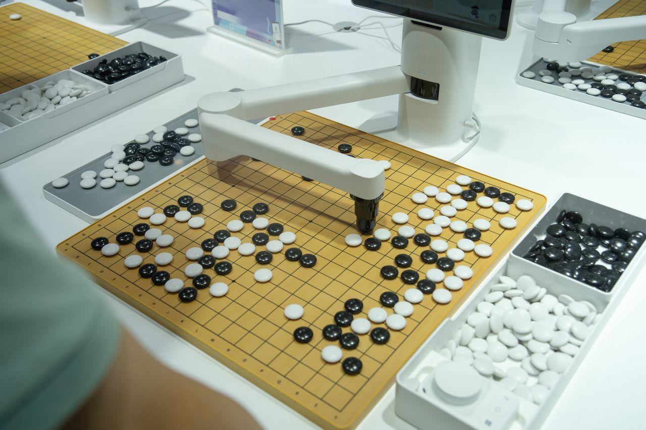 囲碁 未来の囲碁を先取り」した!?…プロ困惑の一手で圧勝した囲碁AI「AlphaGo