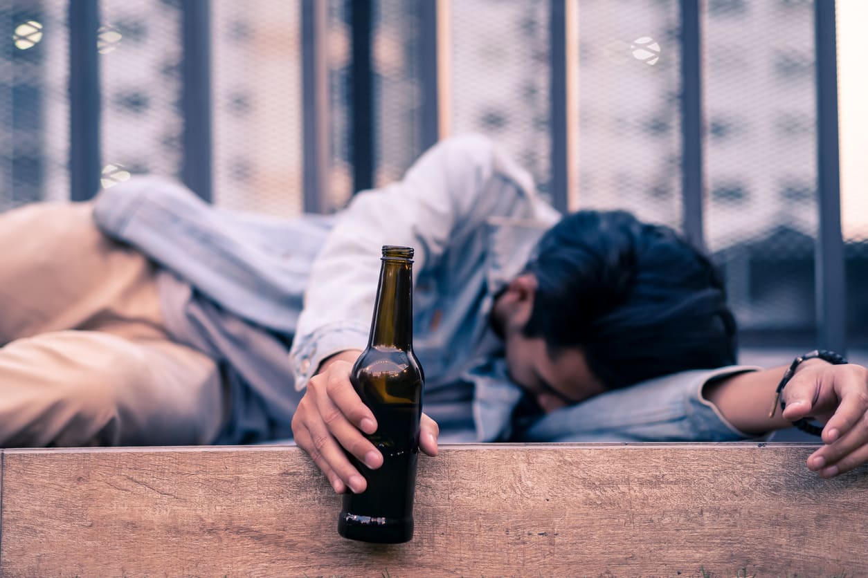気温19℃でも「死」のキケン…路上飲みによる「凍死」が全然他人事じゃないワケ（和田 隆昌） | マネー現代 | 講談社