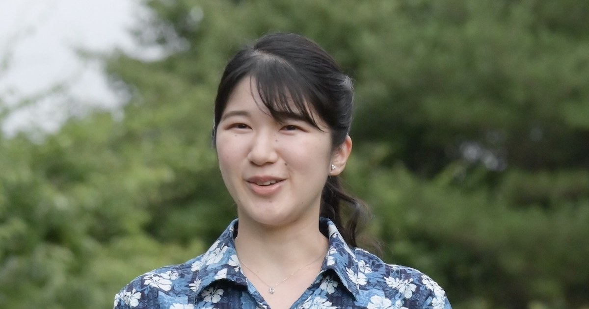 愛子さまが静養先で履いていた「白のパンプス」、その「意外な